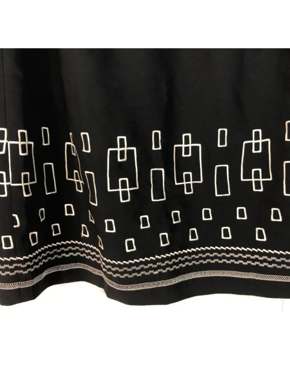 Ann Taylor Loft Black Embroidered Skirt White Geometric Texture Hem Size 8
